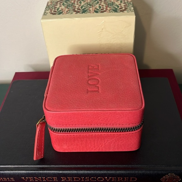 American Leather Co Pink Leather LOVE Travel Size Zip Square Jewelry Orgranizer - Picture 4 of 11